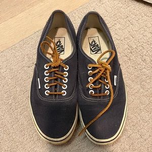 Men’s Navy Vans Summer Sneakers, Canvas Size 9!! Perfect for Summer!!!